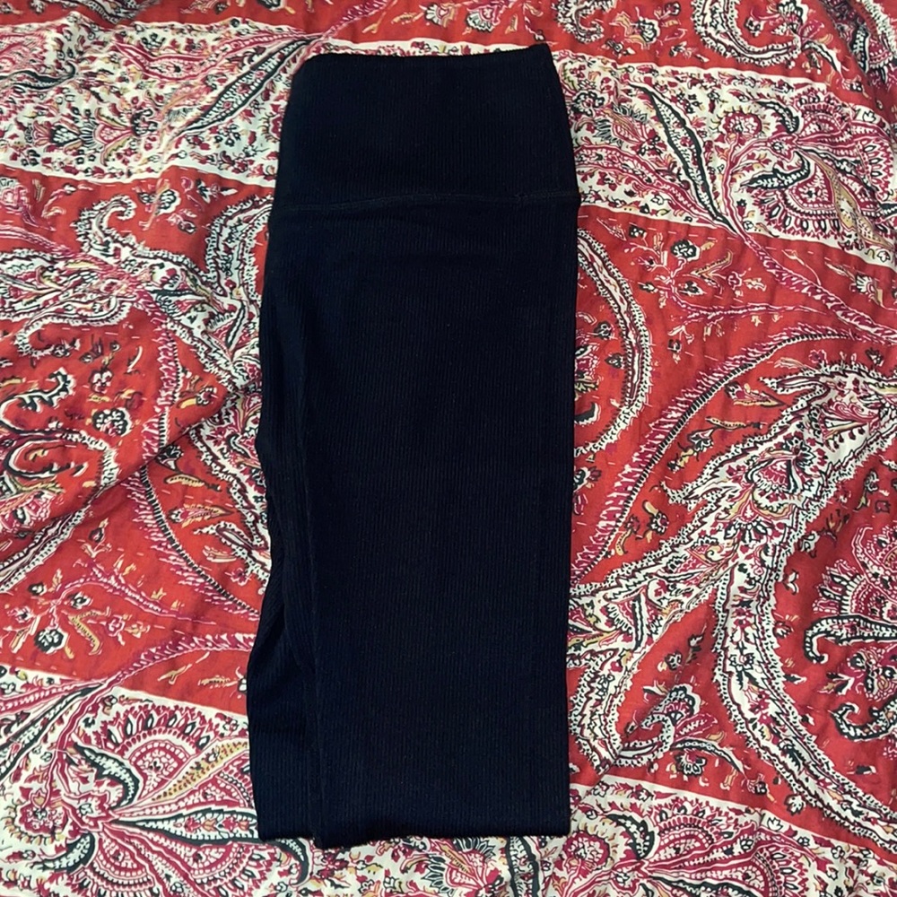 RIBBED FABLETICS LEGGINGS! (ONLY WORN 2 x ) 💛